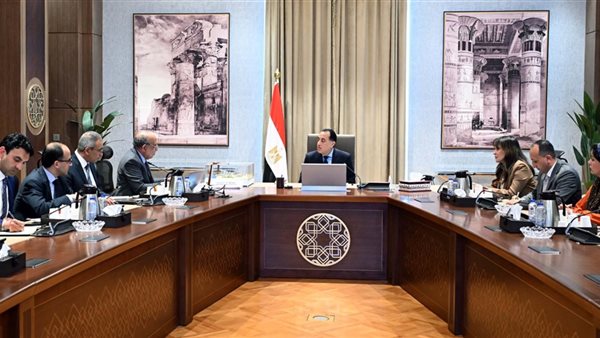  الرئيس يوجه بتوفير الدعم المطلوبة لمشروعات الطاقة المتجددة